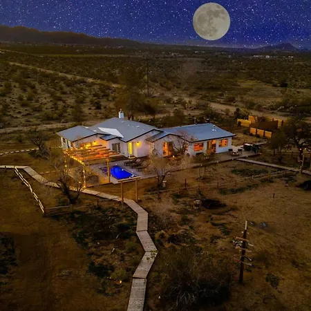 Villa Number 1 Joshua Tree Escape-Heated Pool